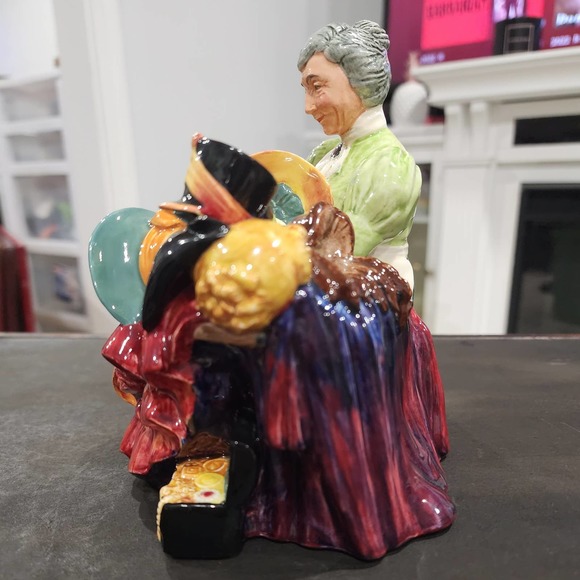 Royal Doulton The Wardrobe Mistress - Picture 4 of 8